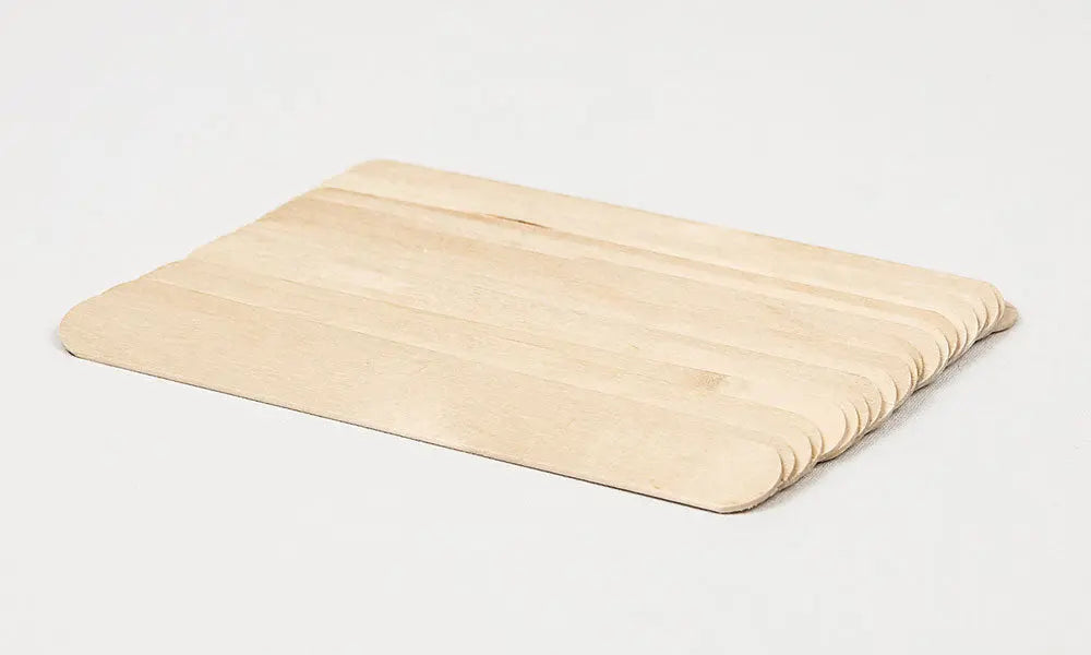 Blandespatel for blanding av polyester fyll-lakk og herder. Pakket i sett med 20 stk. Profesjonelt verktøy for presis blanding.