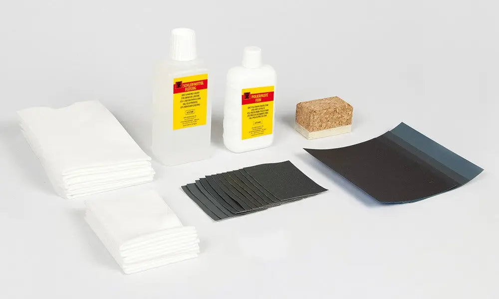 Manuelt slipe- og poleringssett for fjerning av fine riper. Gjenopprett optisk klarhet i akrylglass. Komplett med slipeleire og polerpasta.
