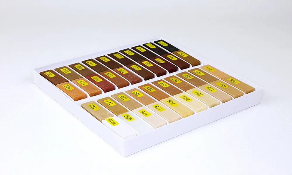 Hardvoks Serie 730 i tretoner, 40 x 4 cm. Profesjonelt fyllstoff for reparasjon av riper og skader på treoverflater. Høy kvalitet.