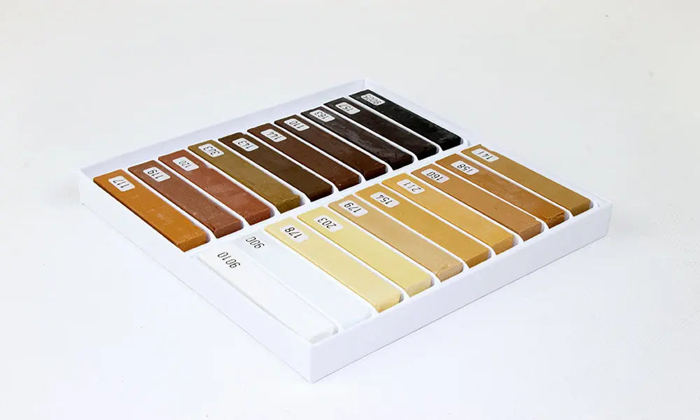 Hardvoks Serie 780 i tretoner, 20 x 8 cm. For dype riper og hull på tre- og dekoroverflater. Hard og elastisk. Smeltepunkt 81°C.