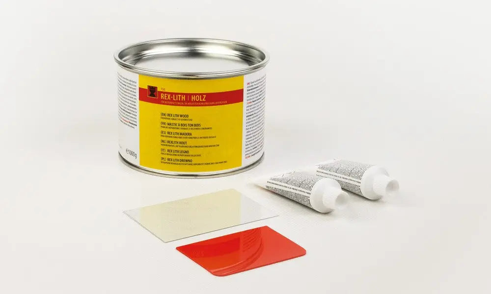 Rex-Lith Boks med 2-komponents sparkel for hjørne- og kantskader på tre, dekor og metall. Ekstremt hard, lavt svinn. Profesjonelt fyllstoff.