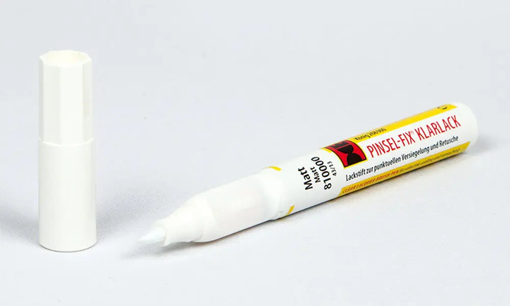 Pensel-Fix klarlakk-stift for punktlakkering og glansjustering på tre, dekor, plast og metall. Enkel aktivering med penneteknologi. Innendørs og utendørs.