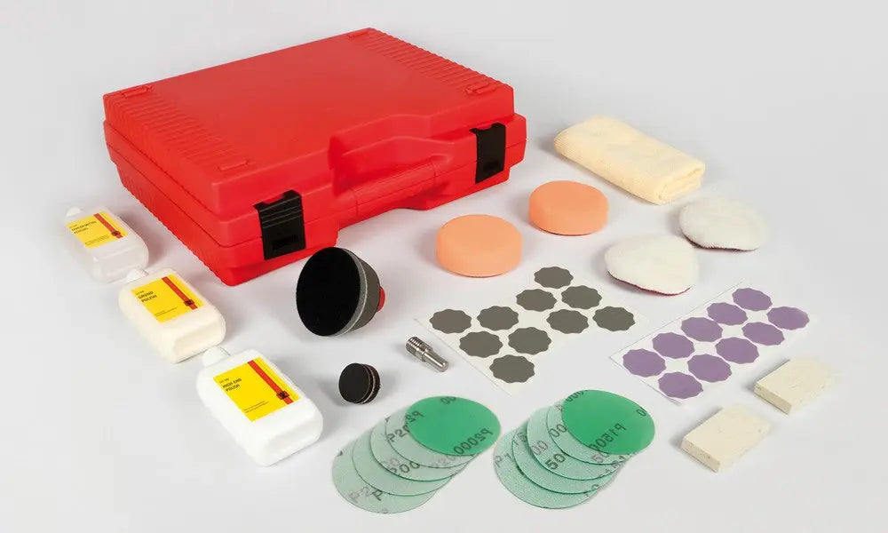 Høyglans slipe- og poleringssystem for akrylglass. Gjenopprett optisk klarhet og fjern riper profesjonelt. Komplett system for perfekt finish.