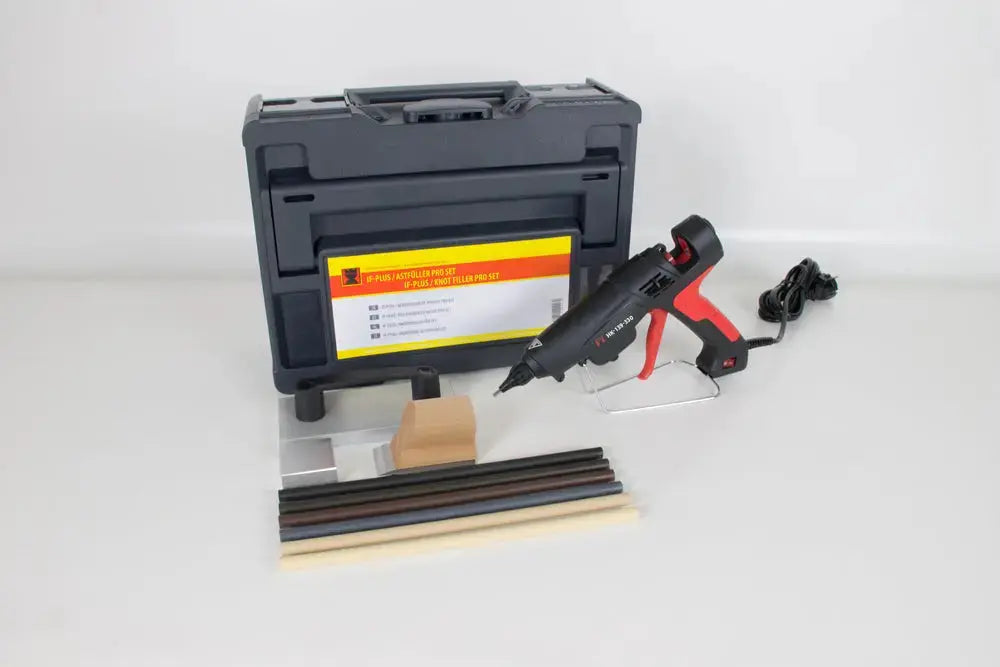 IF-PLUS / Kvistfyller PRO-sett for profesjonell reparasjon av kvister og hull i tre. Komplett system med fyllstoff, verktøy og lakk.