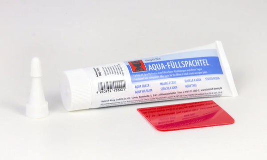 AQUA Fyllsparkel 150 g tube for fine sprekker og fuger på tre, laminat, MDF og metall. Vannbasert 1-komponent sparkel. Tørketid 30-60 min.