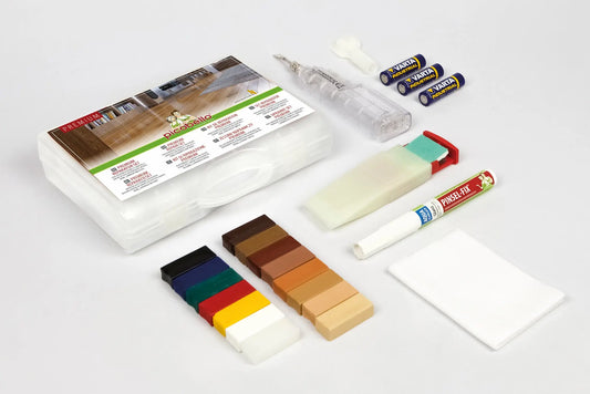 Reparer riper og skader på lakkerte treoverflater. PREMIUM sett med hardvoks, verktøy og klarlakk for møbler, dører og interiør.