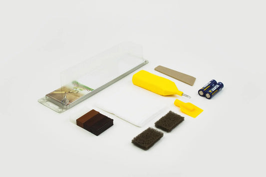 Picobello MINI reparasjonssett i mørke fargetoner for tre- og dekoroverflater. Kompakt sett for reparasjon av riper og skader. Perfekt for hjemmebruk.