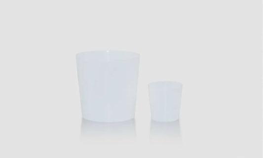 Blandebeger 40 ml og 350 ml for dosering og blanding av polyester fyll-lakk. Kan også brukes som beholder for NC-fortynning.